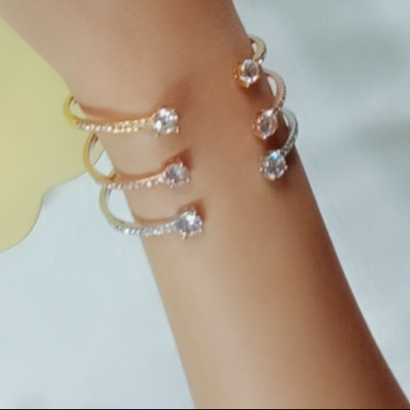 🛑⬇️Kate Spade gold diamond bangle - Picture 2 of 8